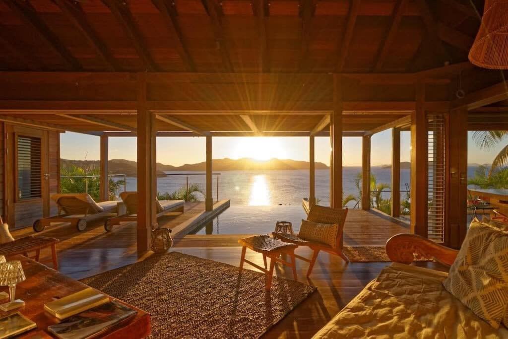 Sunset Rays Villa with Balinese Style in Pointe Milou
