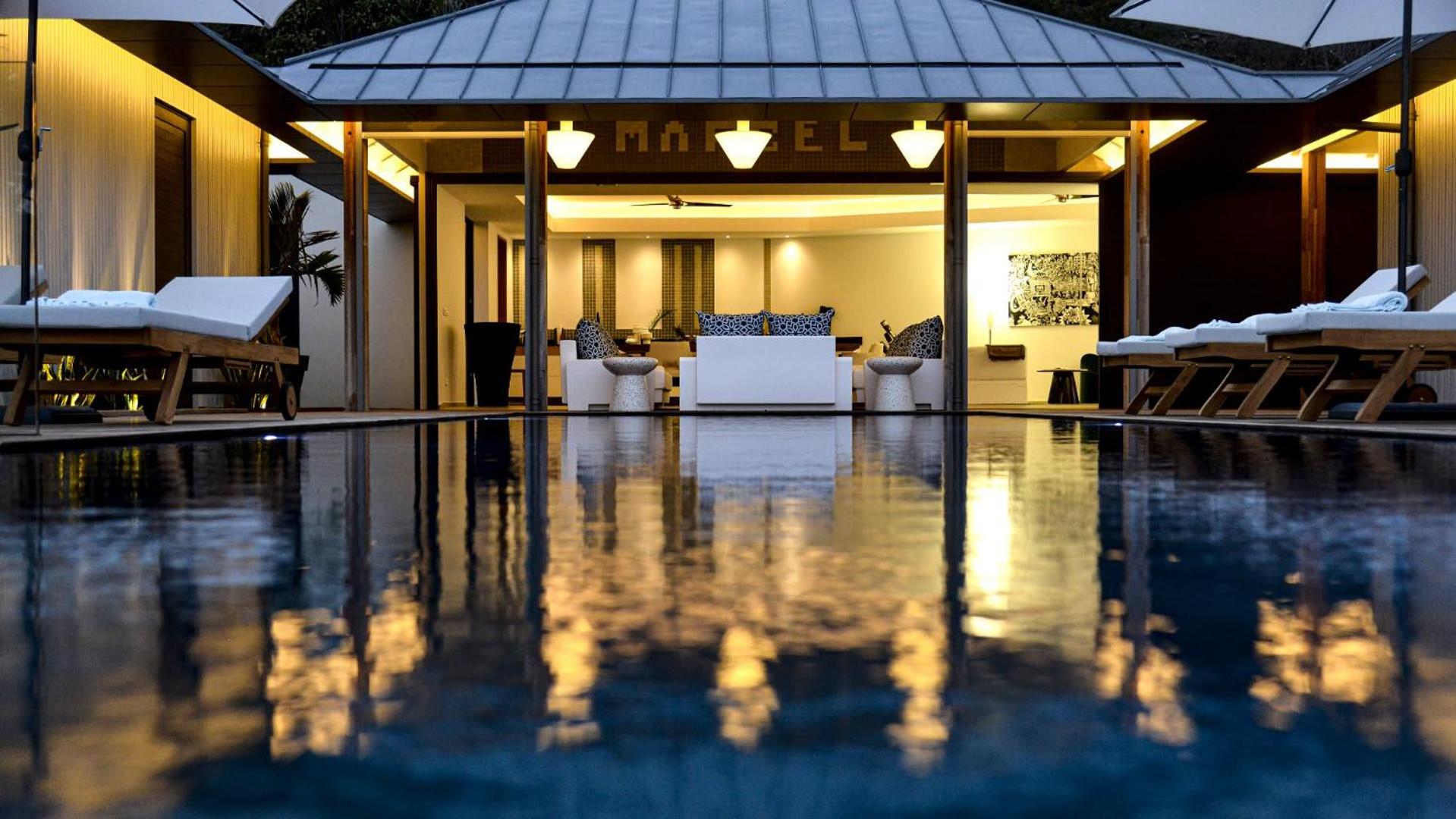 Magnificent Villa Infront of the Bay and Hills