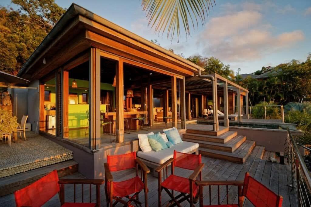 Sunset Rays Villa with Balinese Style in Pointe Milou