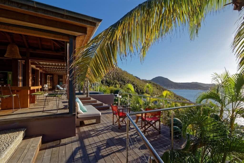 Sunset Rays Villa with Balinese Style in Pointe Milou
