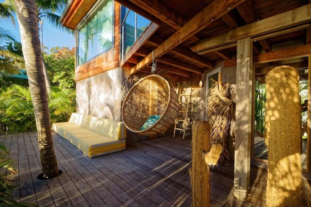 Sunset Rays Villa with Balinese Style in Pointe Milou