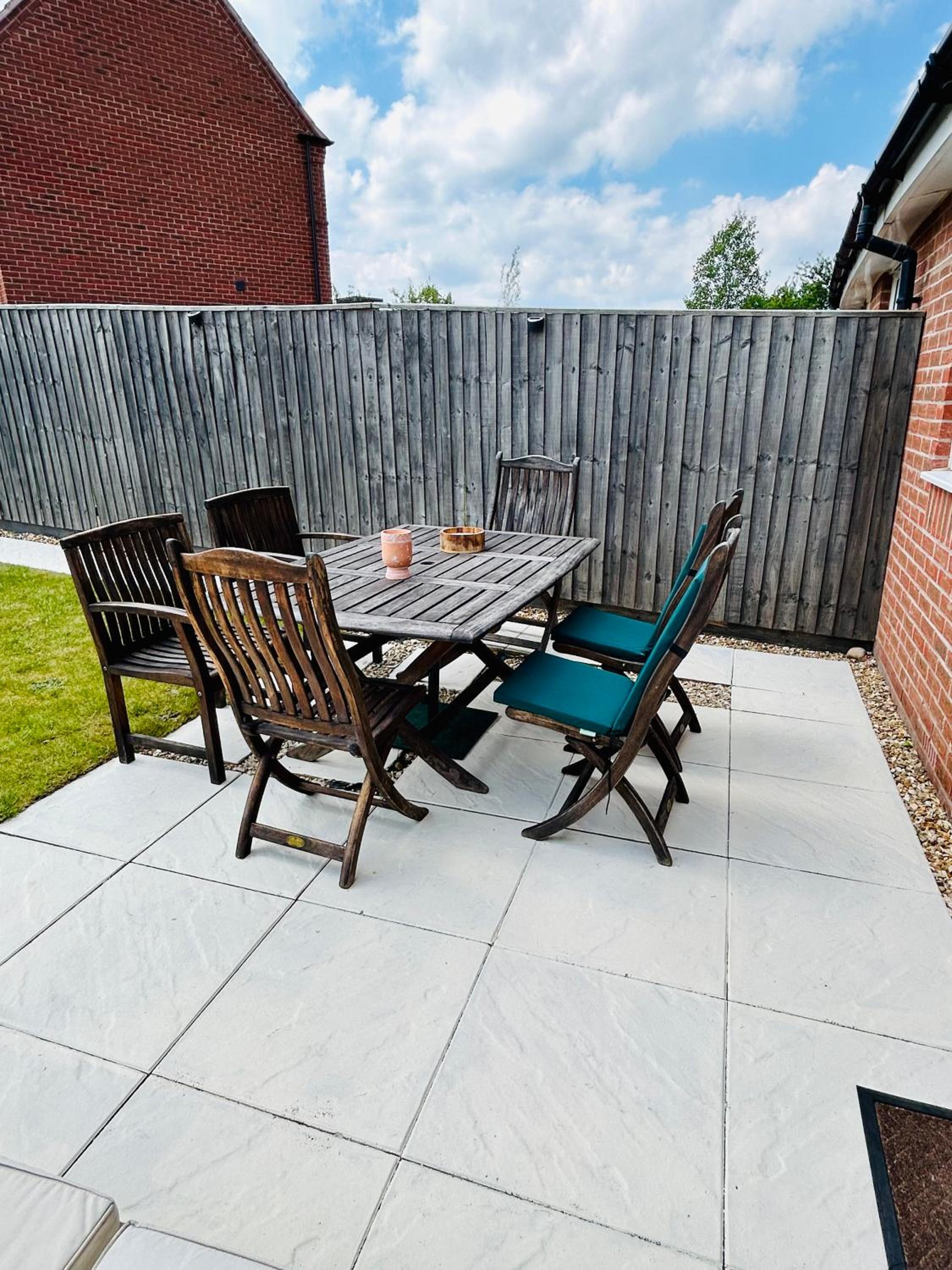 Cosy & Chic in great location near Loughborough Uni & East Midlands Airport view 3
