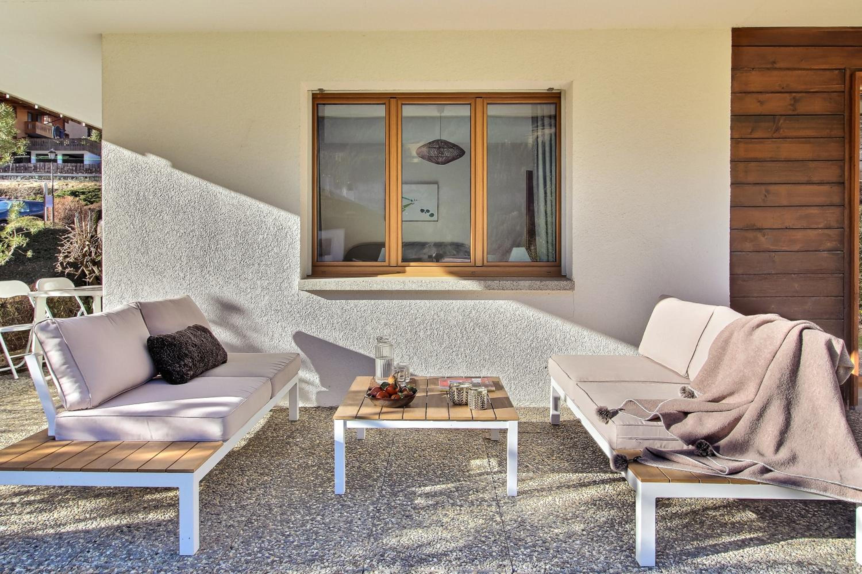 Tranquil location, terrace & relaxation