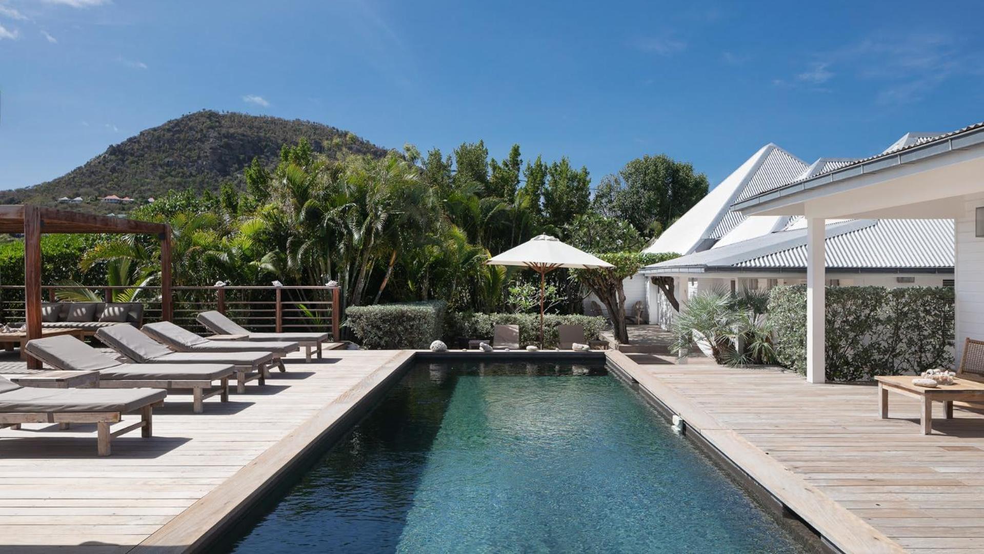 Villa Located in a Peaceful Environment