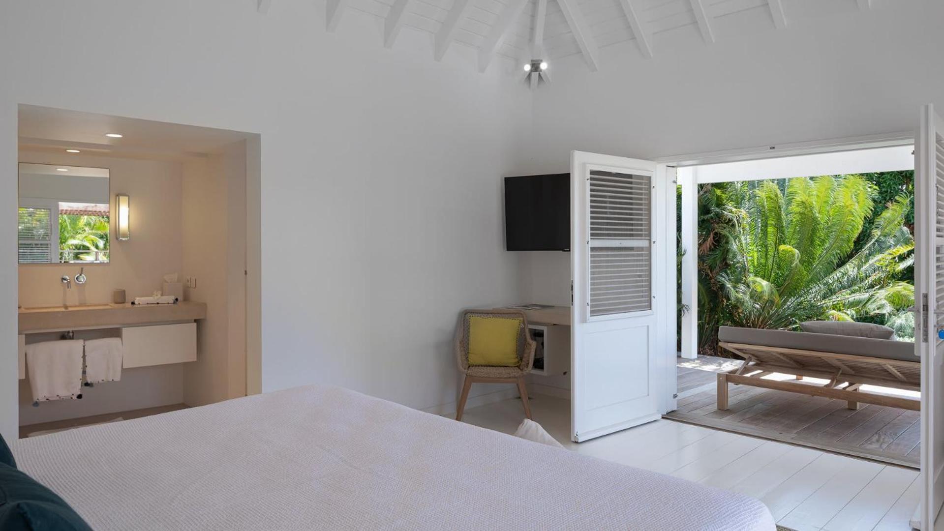 Villa Located in a Peaceful Environment