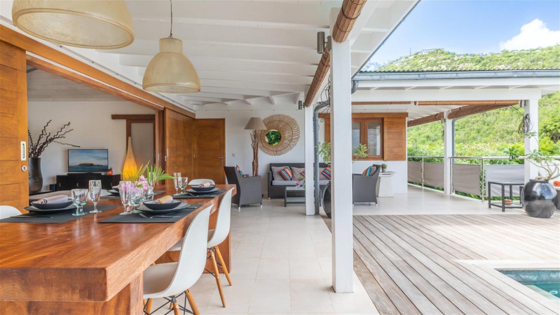 Asian inspired villa in a lush vegetation