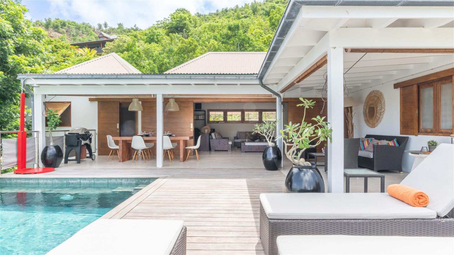 Asian inspired villa in a lush vegetation