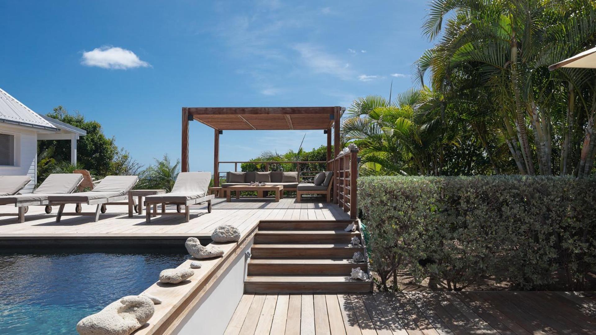 Villa Located in a Peaceful Environment