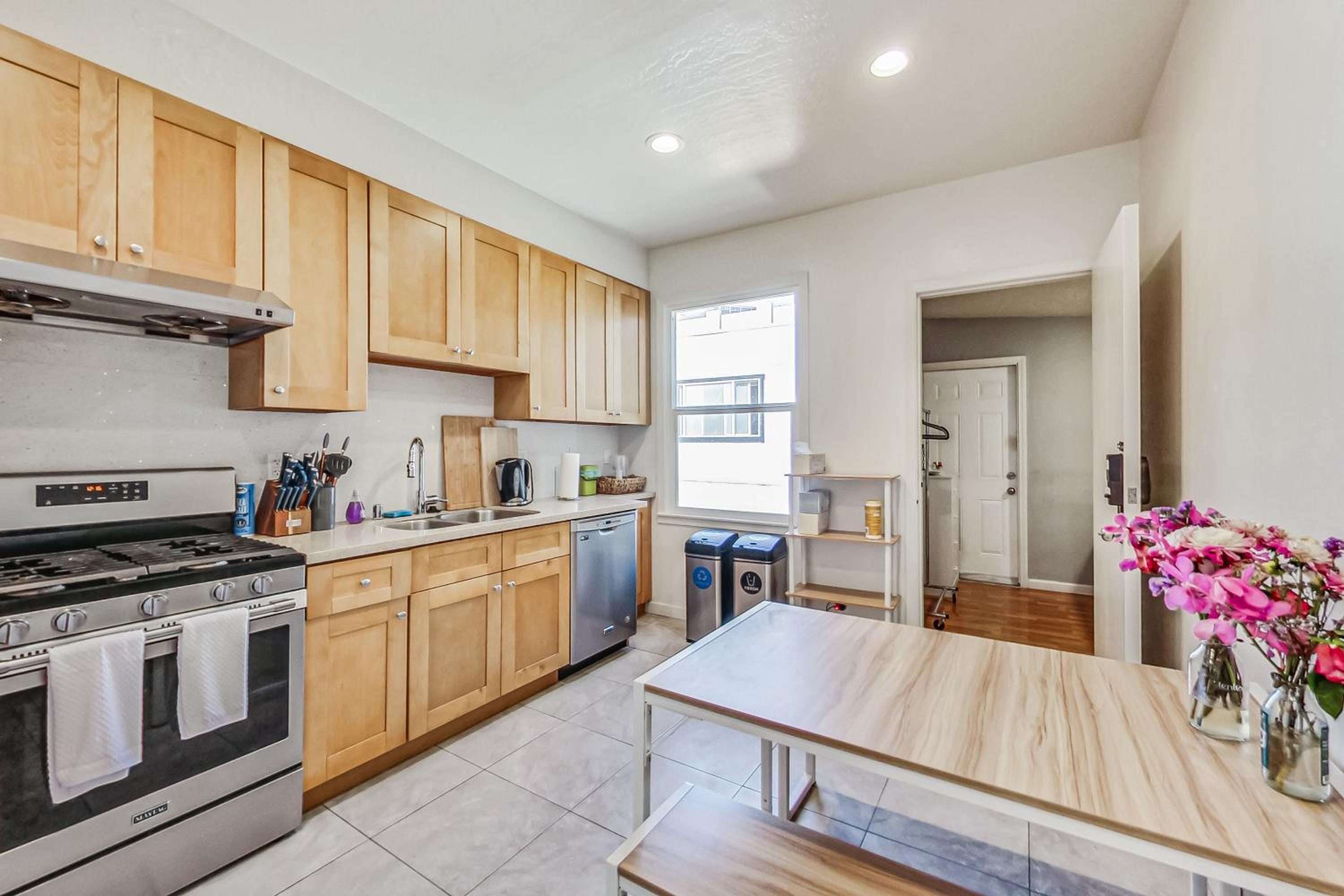 Spacious 4BR2BA Flat in Central SOMA view 4