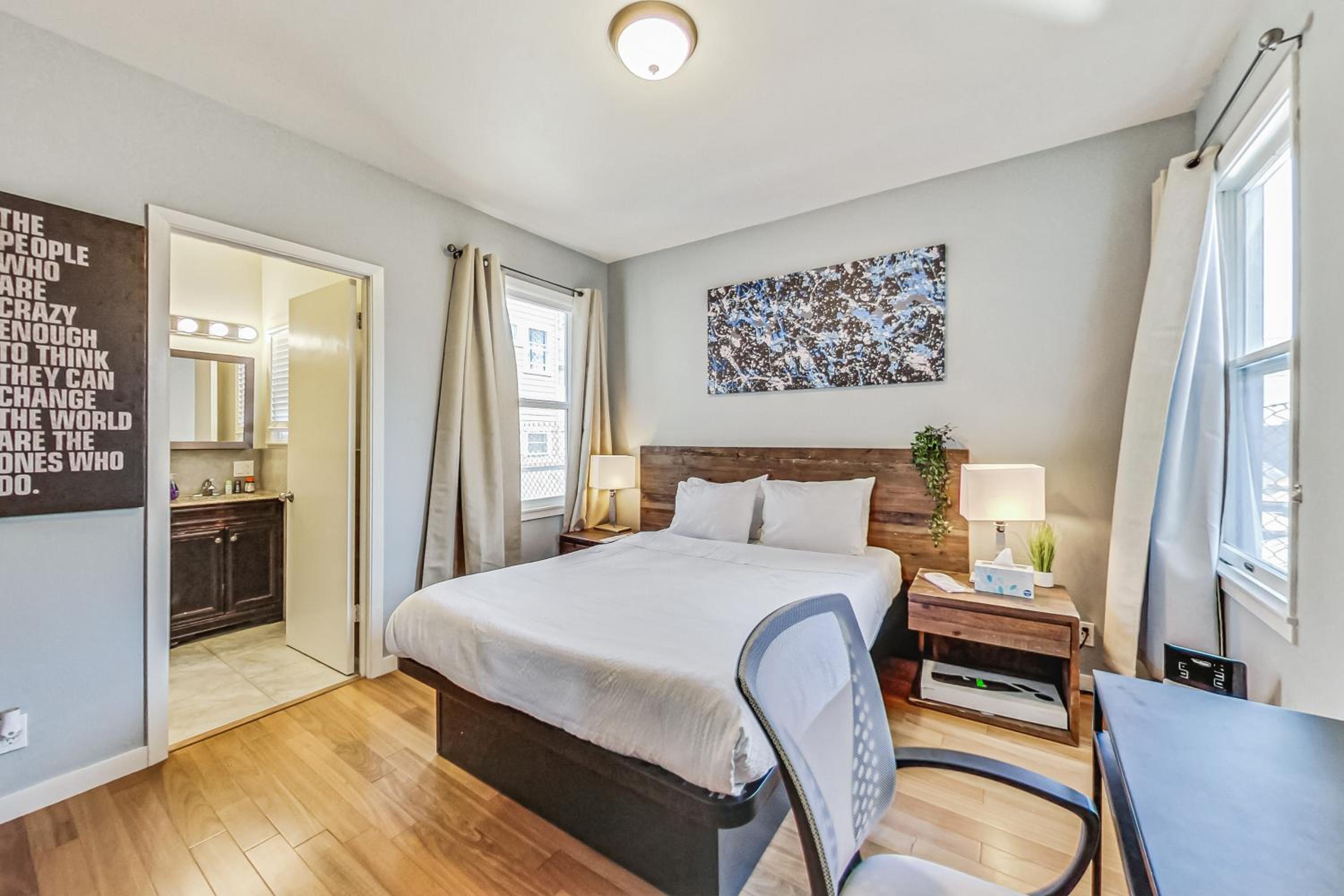 Spacious 4BR2BA Flat in Central SOMA view 5