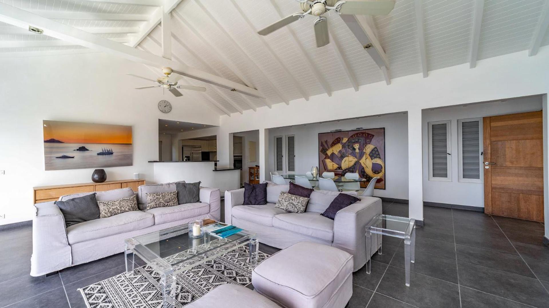 Spectacular Villa with Spacious Kitchen