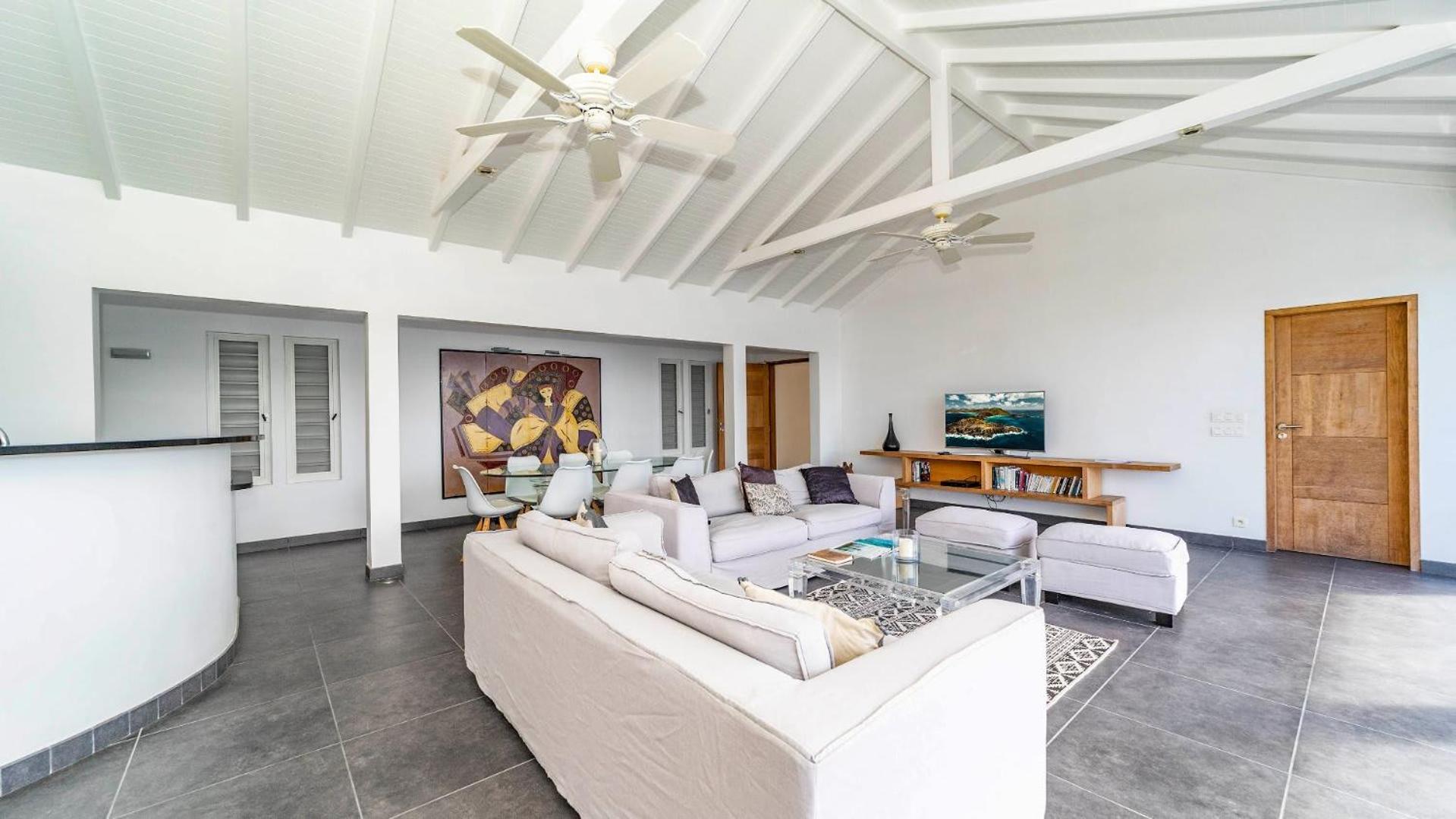 Spectacular Villa with Spacious Kitchen