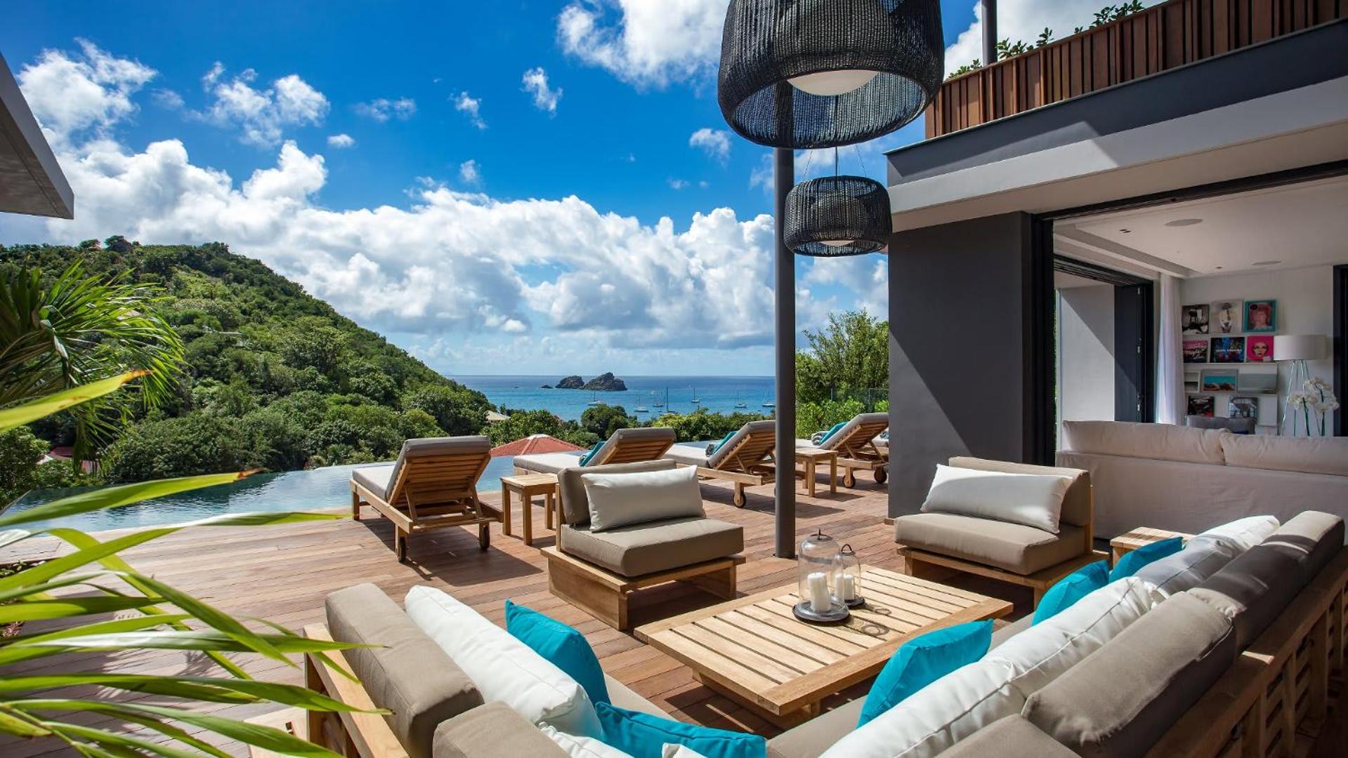 Villa Designed with Natural Elements