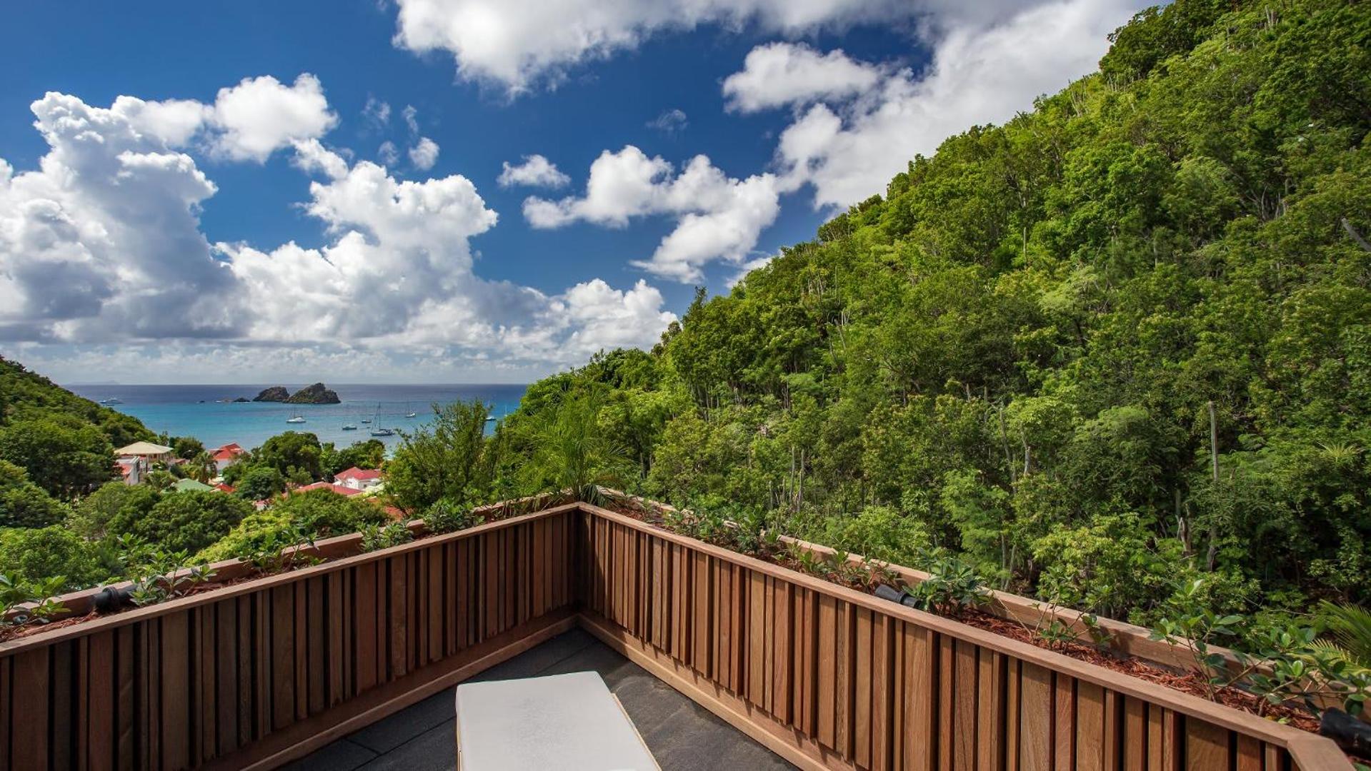 Villa Designed with Natural Elements