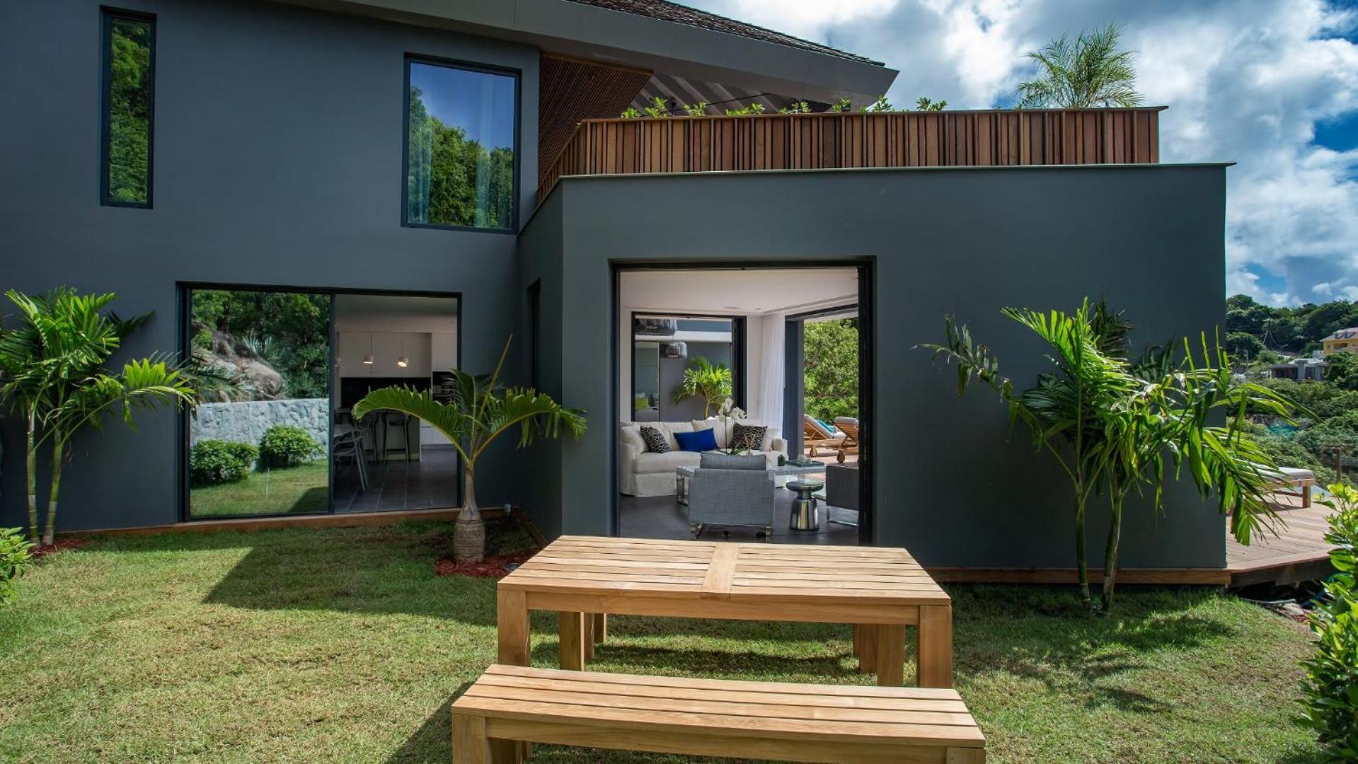 Villa Designed with Natural Elements