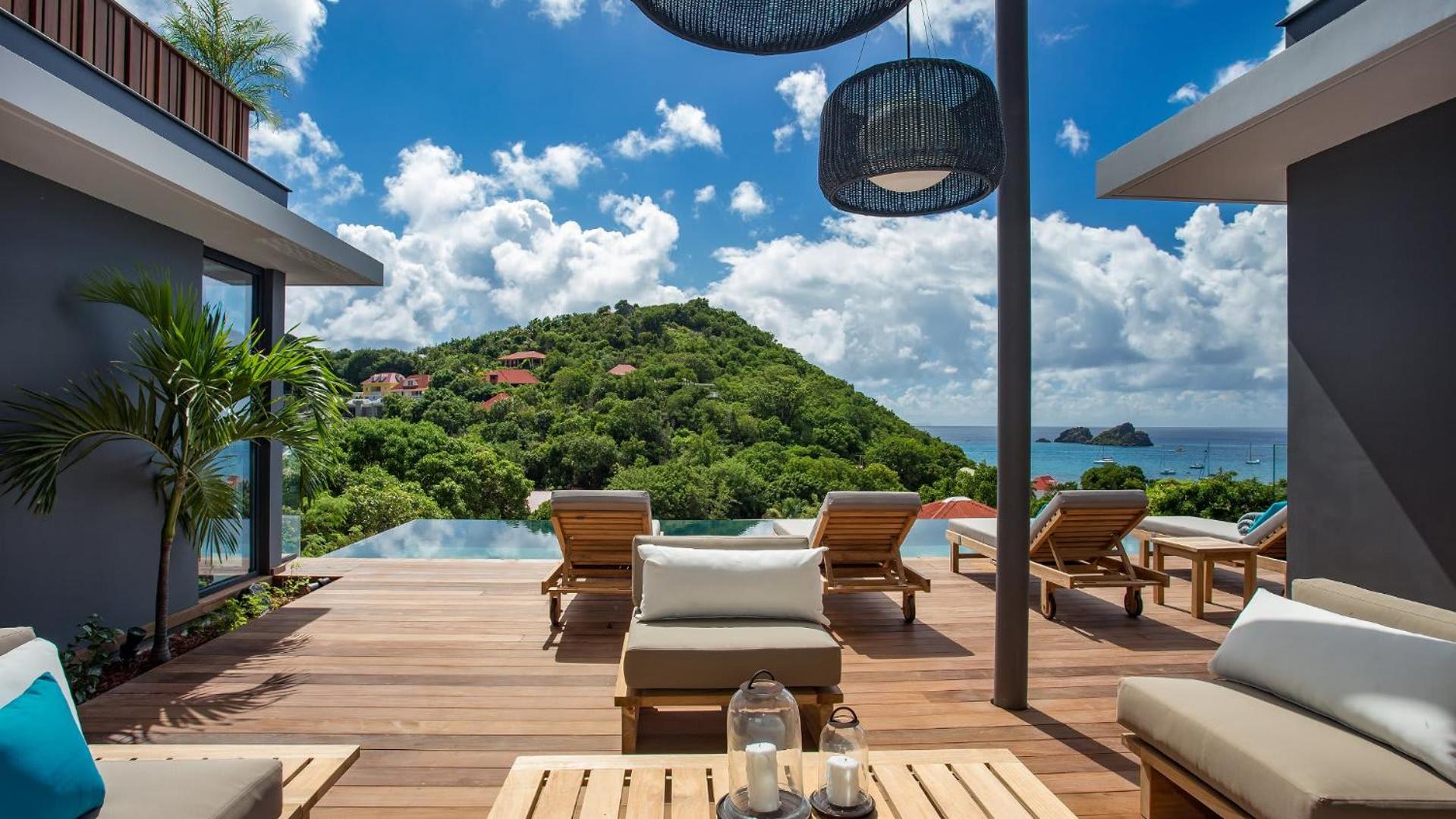 Villa Designed with Natural Elements