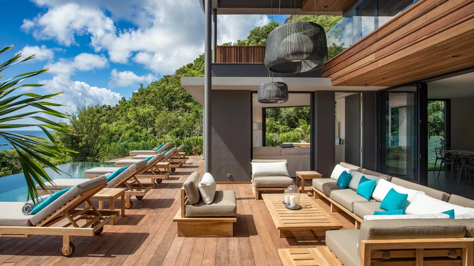 Villa Designed with Natural Elements