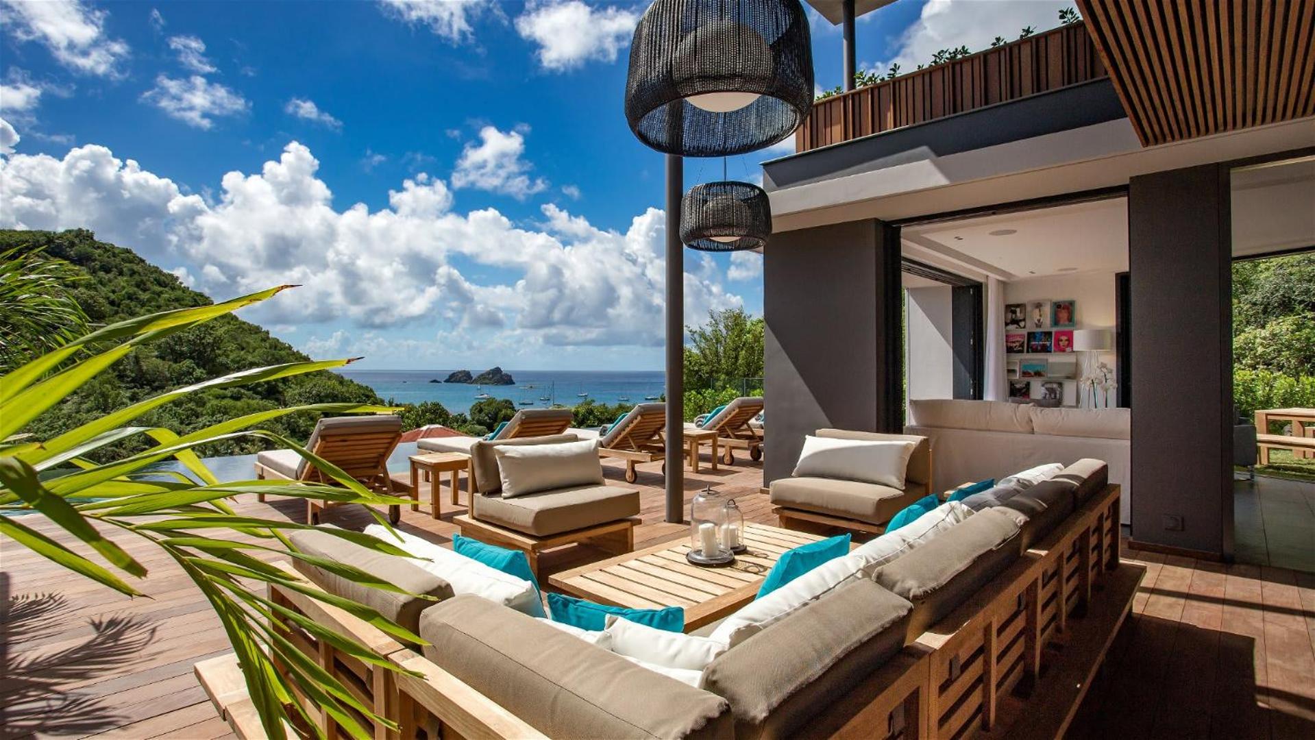 Villa Designed with Natural Elements
