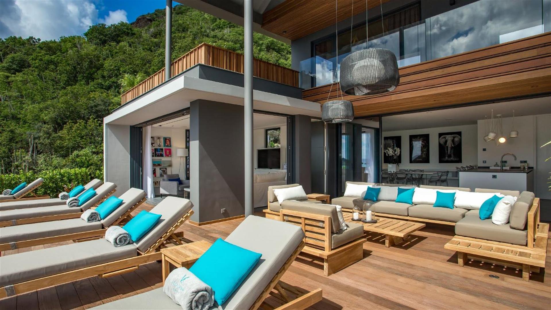 Villa Designed with Natural Elements