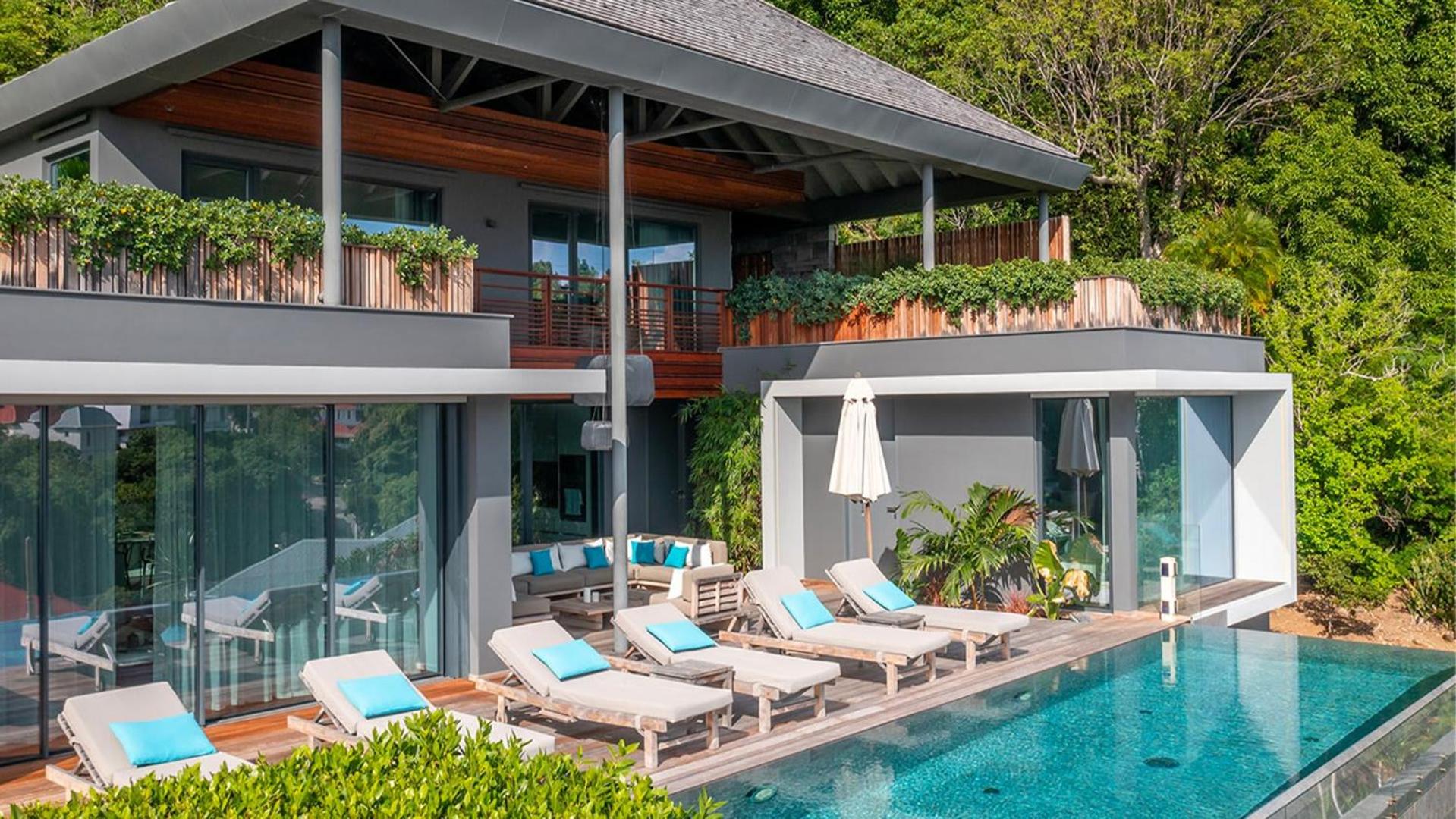 Villa Designed with Natural Elements