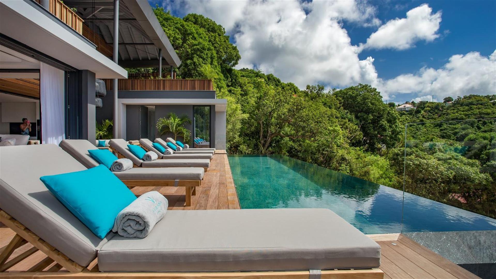 Villa Designed with Natural Elements