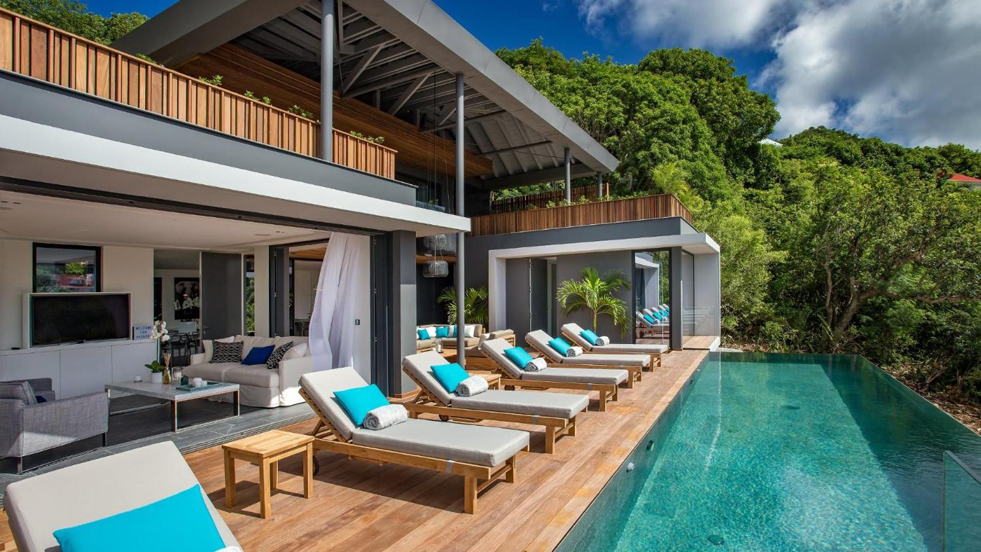 Villa Designed with Natural Elements