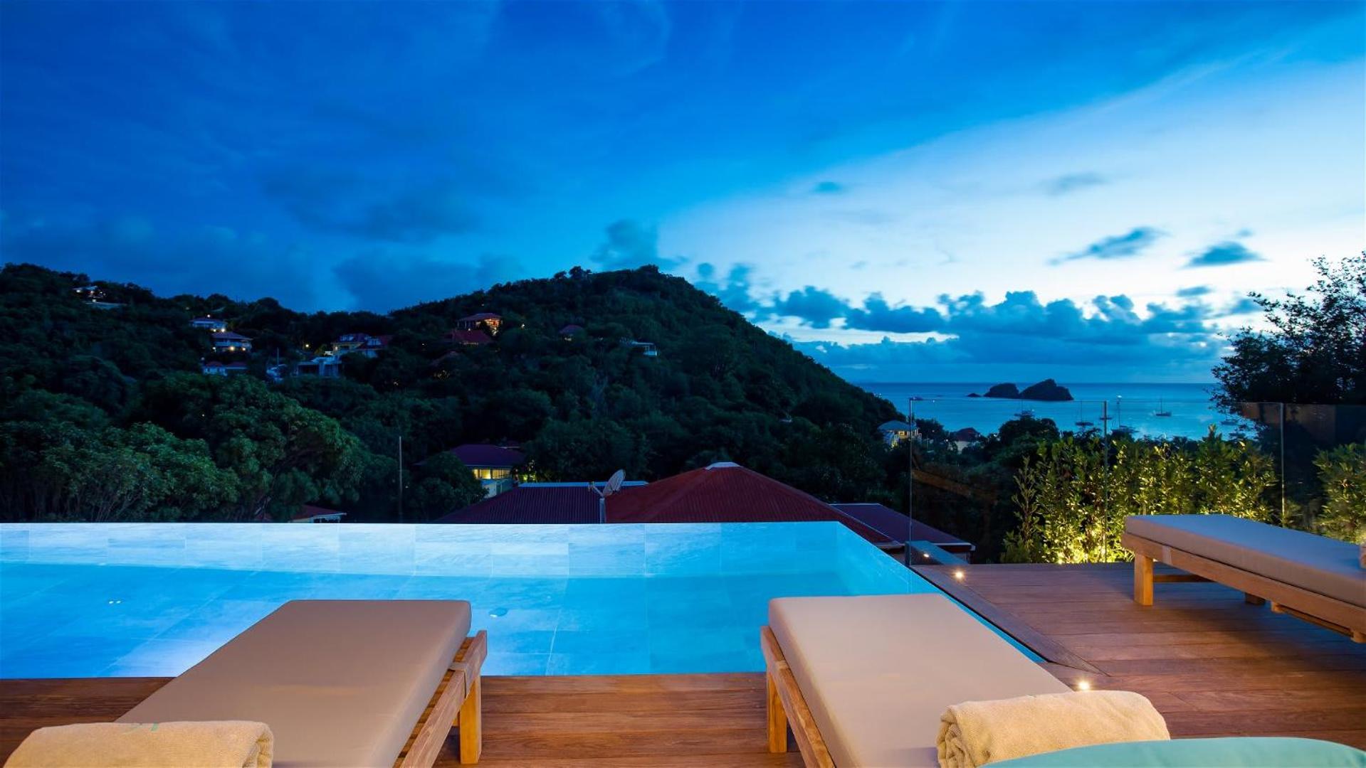 Villa Designed with Natural Elements