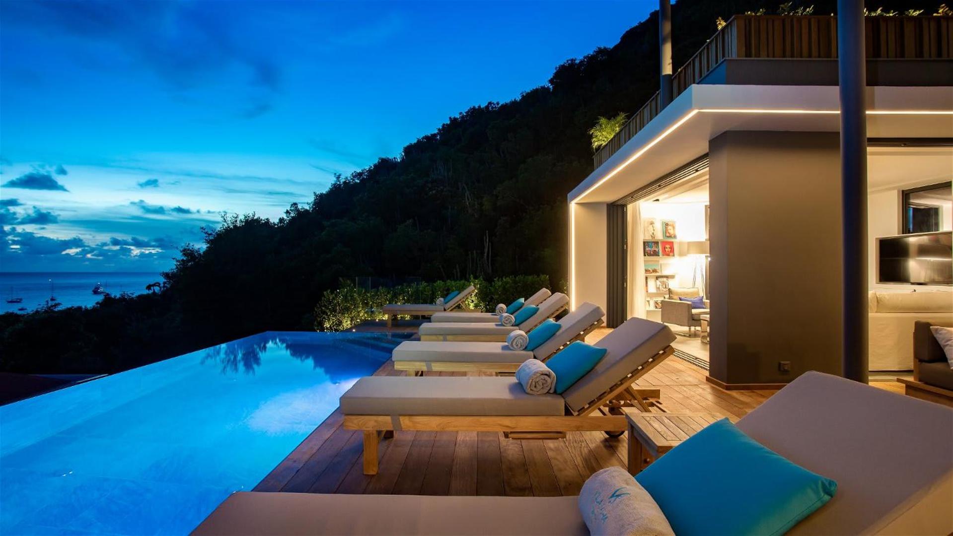 Villa Designed with Natural Elements