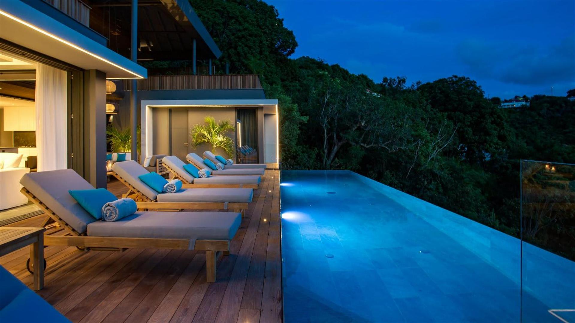 Villa Designed with Natural Elements