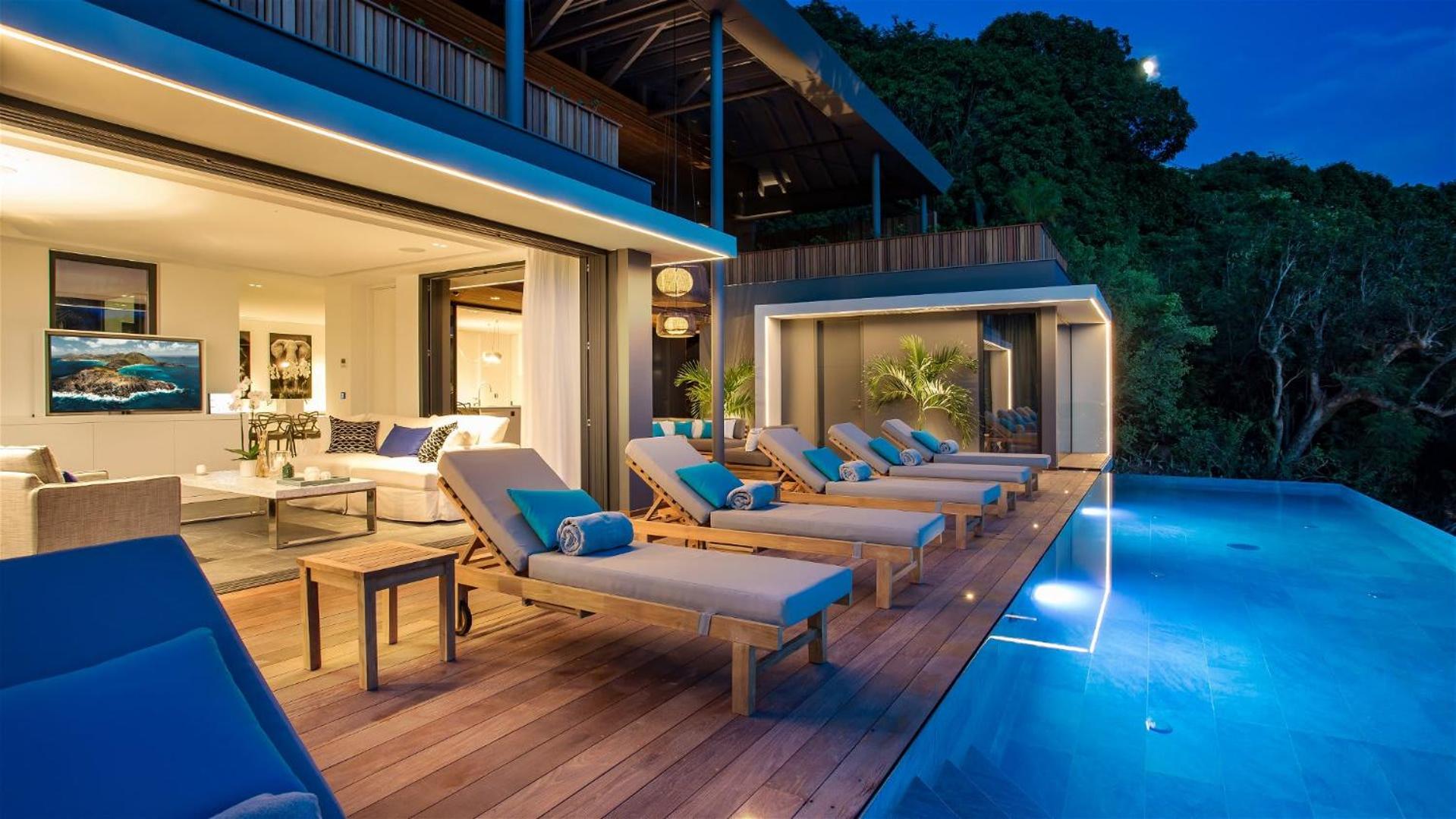 Villa Designed with Natural Elements