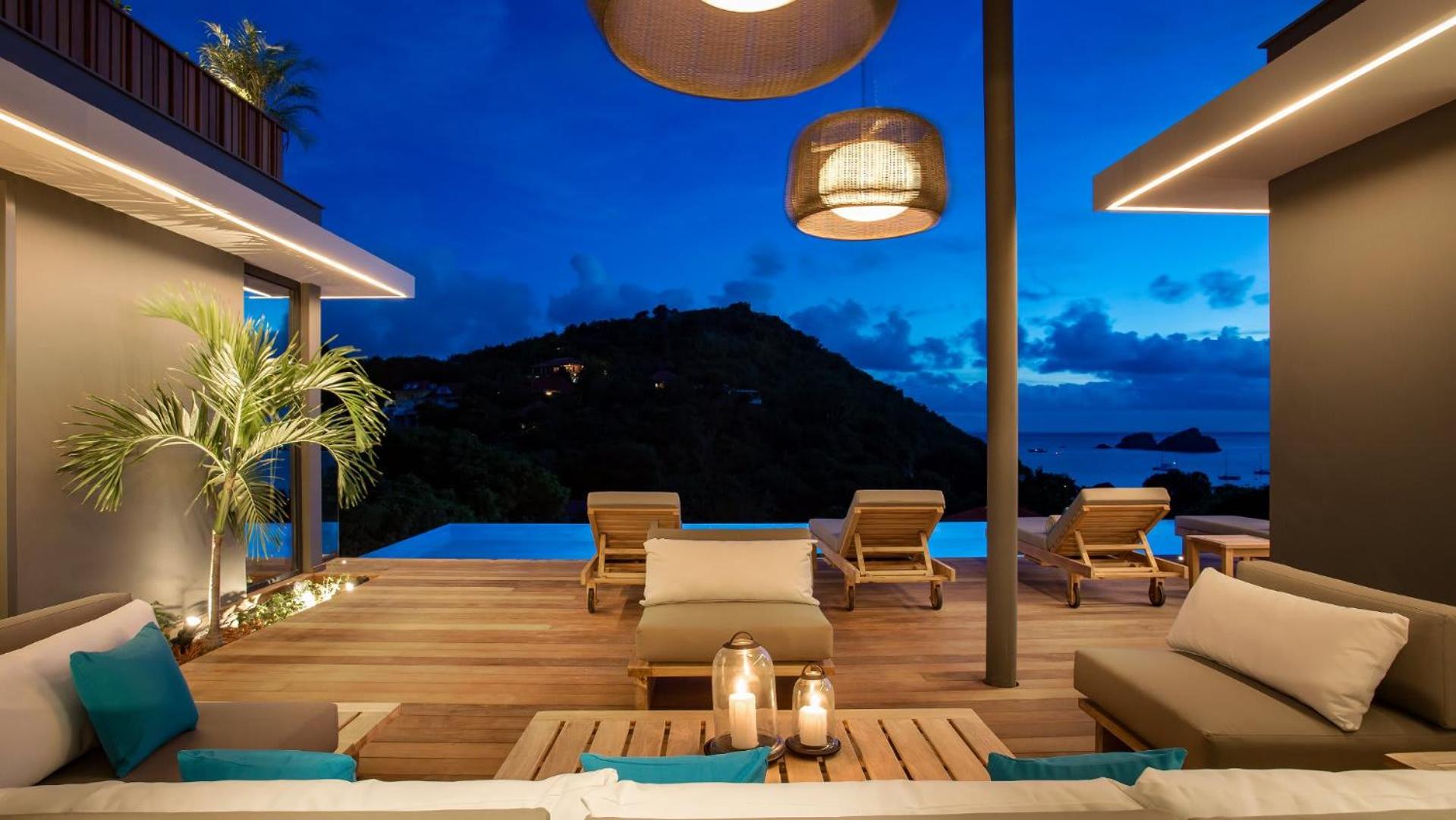 Villa Designed with Natural Elements