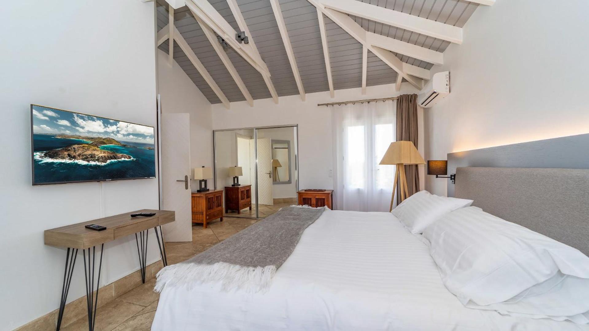 Ideally Located Bright Villa