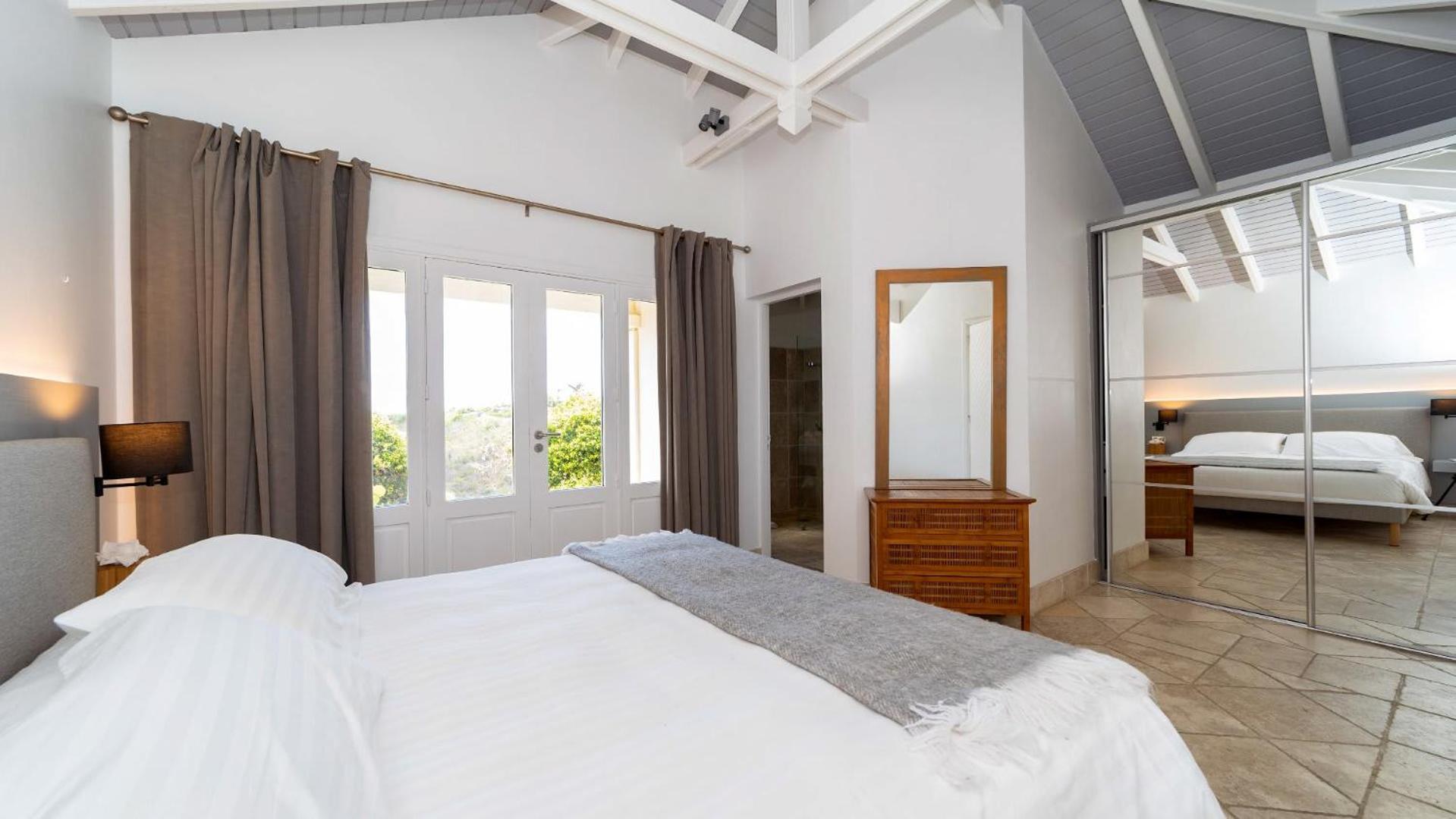 Ideally Located Bright Villa