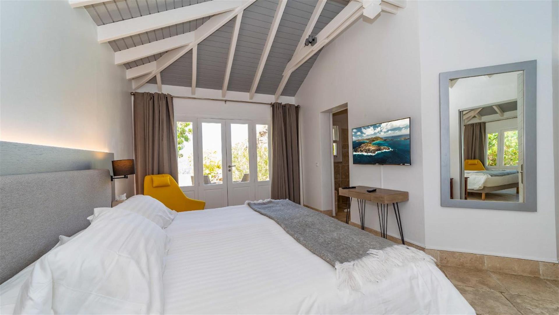 Ideally Located Bright Villa