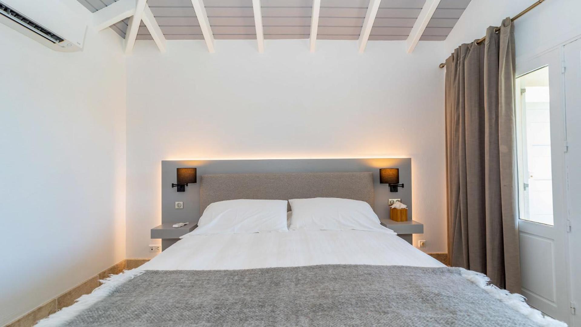Ideally Located Bright Villa