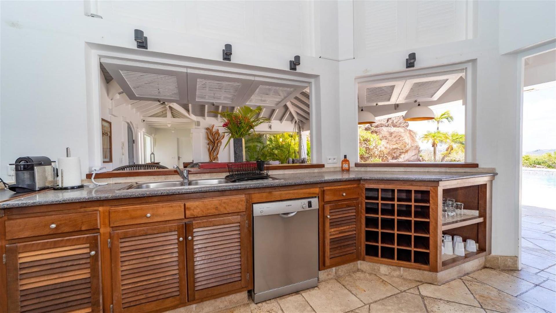 Ideally Located Bright Villa