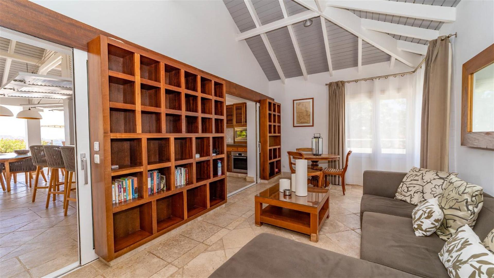 Ideally Located Bright Villa
