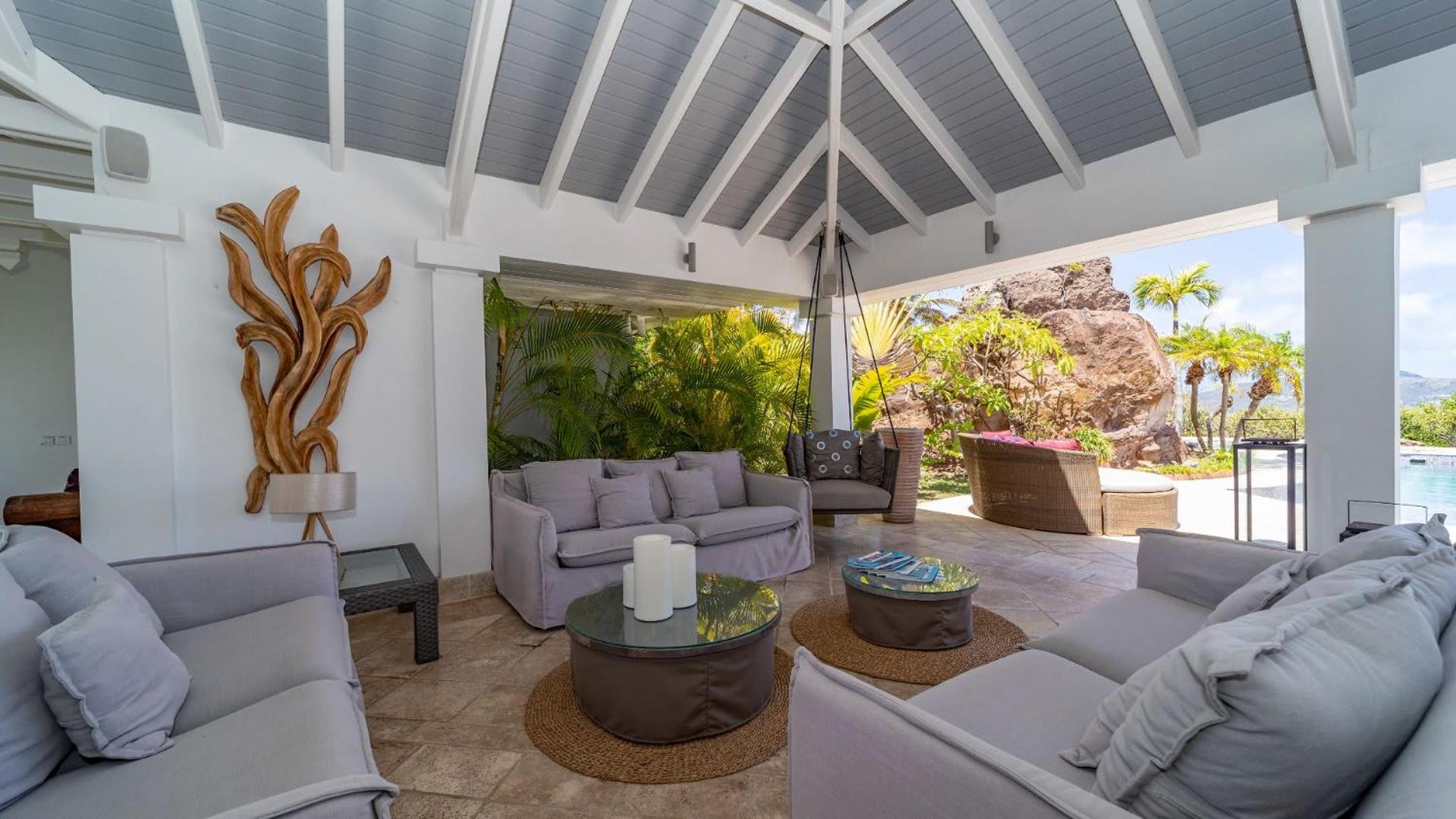 Ideally Located Bright Villa