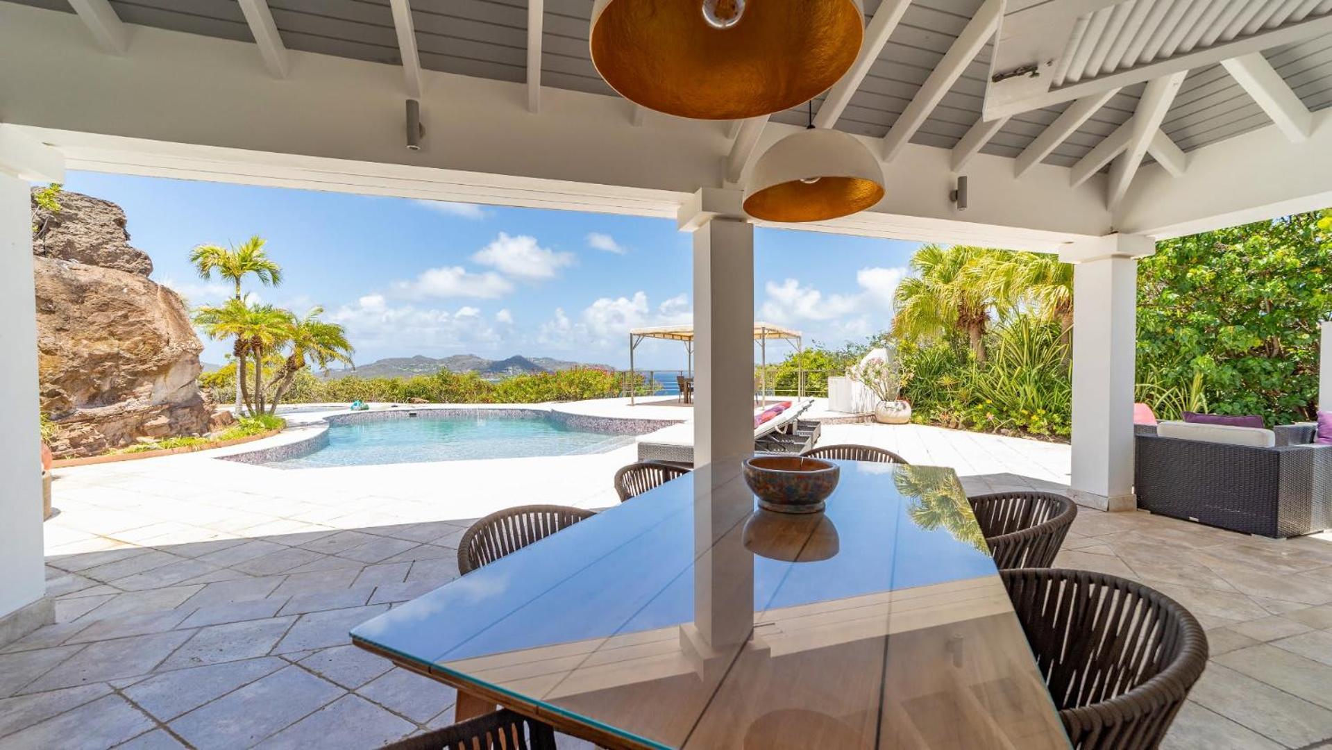 Ideally Located Bright Villa