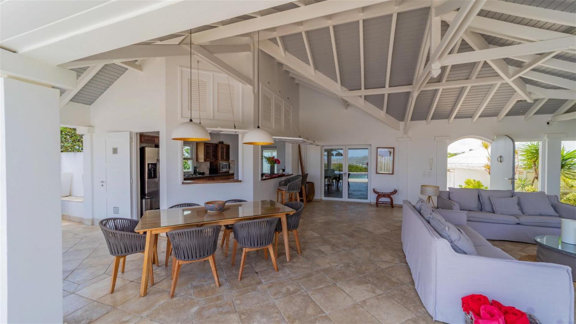 Ideally Located Bright Villa