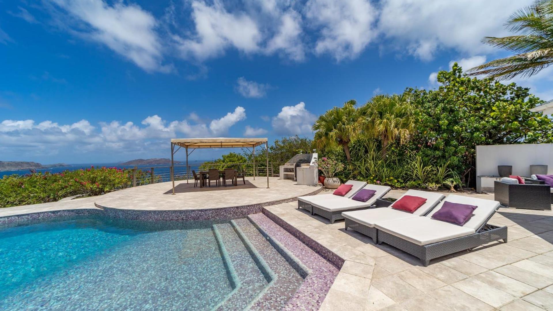 Ideally Located Bright Villa