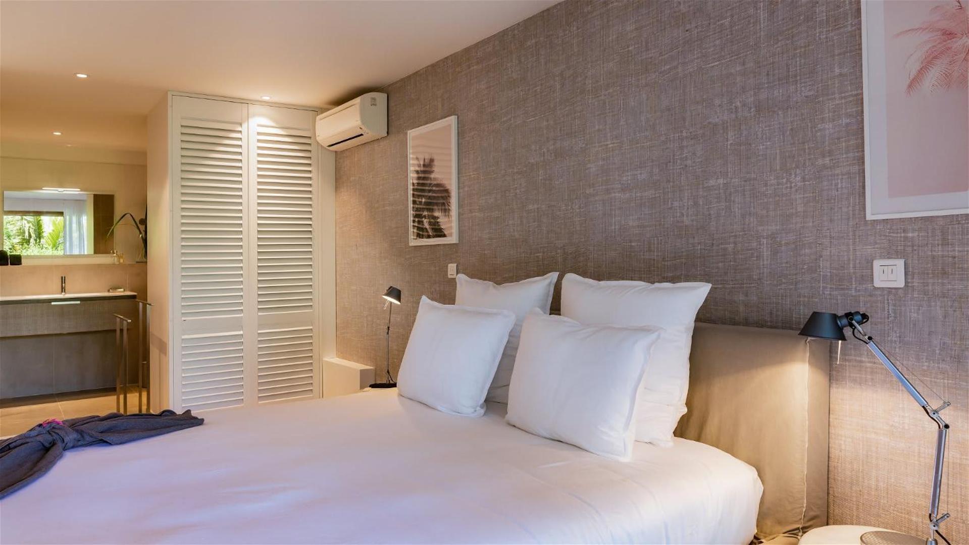 Warm villa furnished with refinement