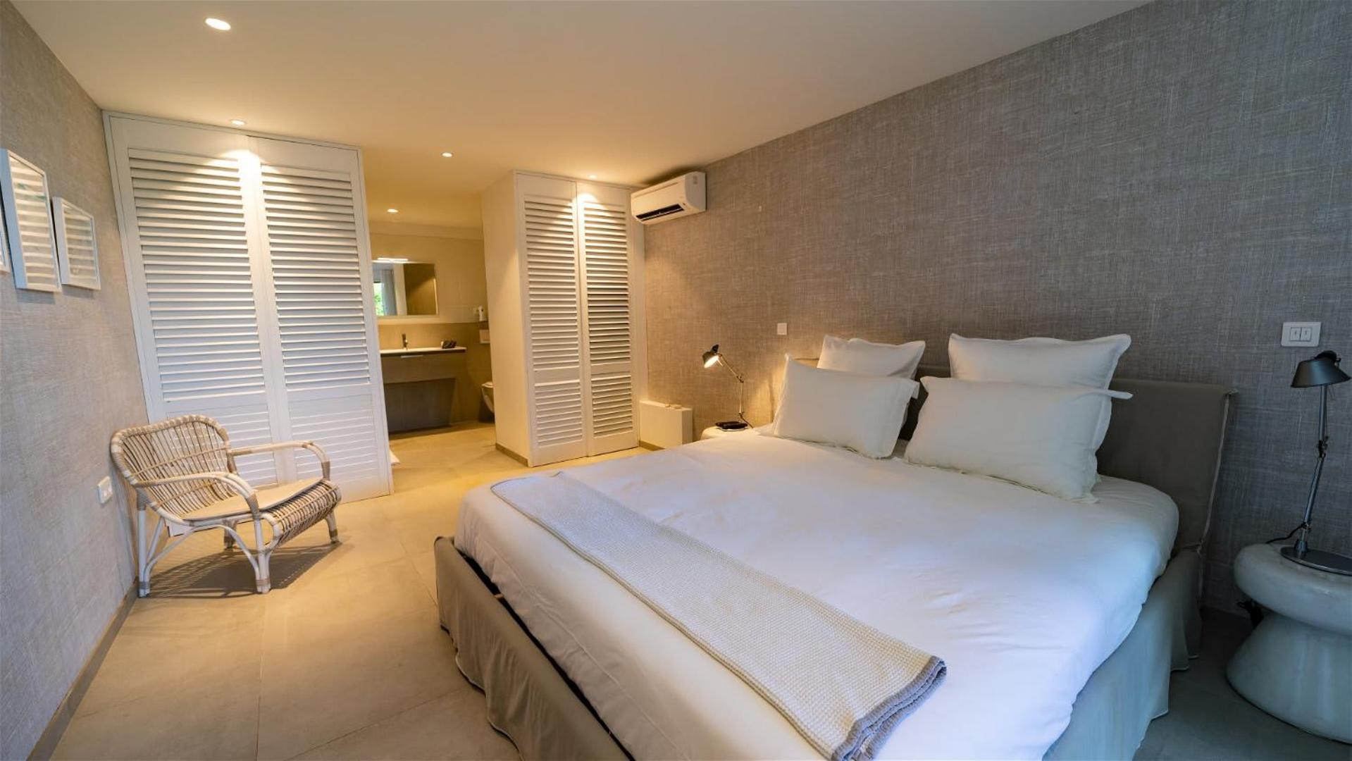 Warm villa furnished with refinement