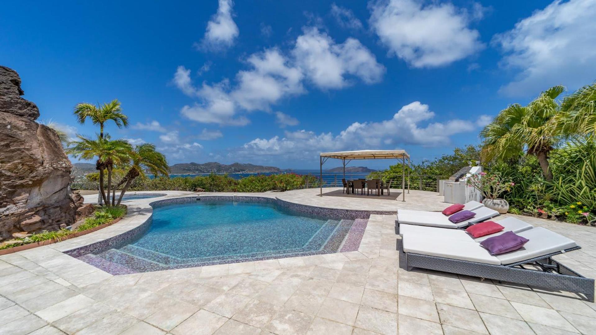 Ideally Located Bright Villa