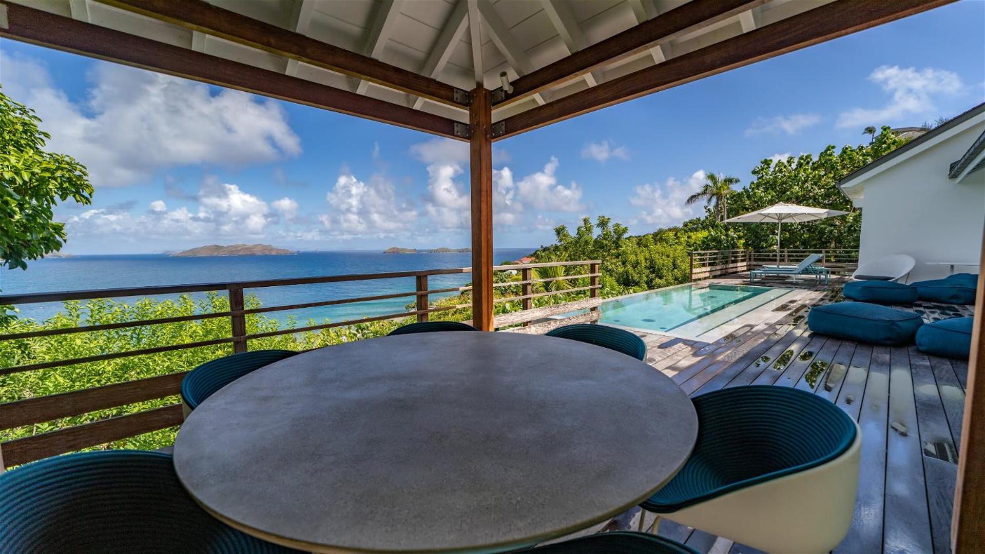 Warm villa furnished with refinement