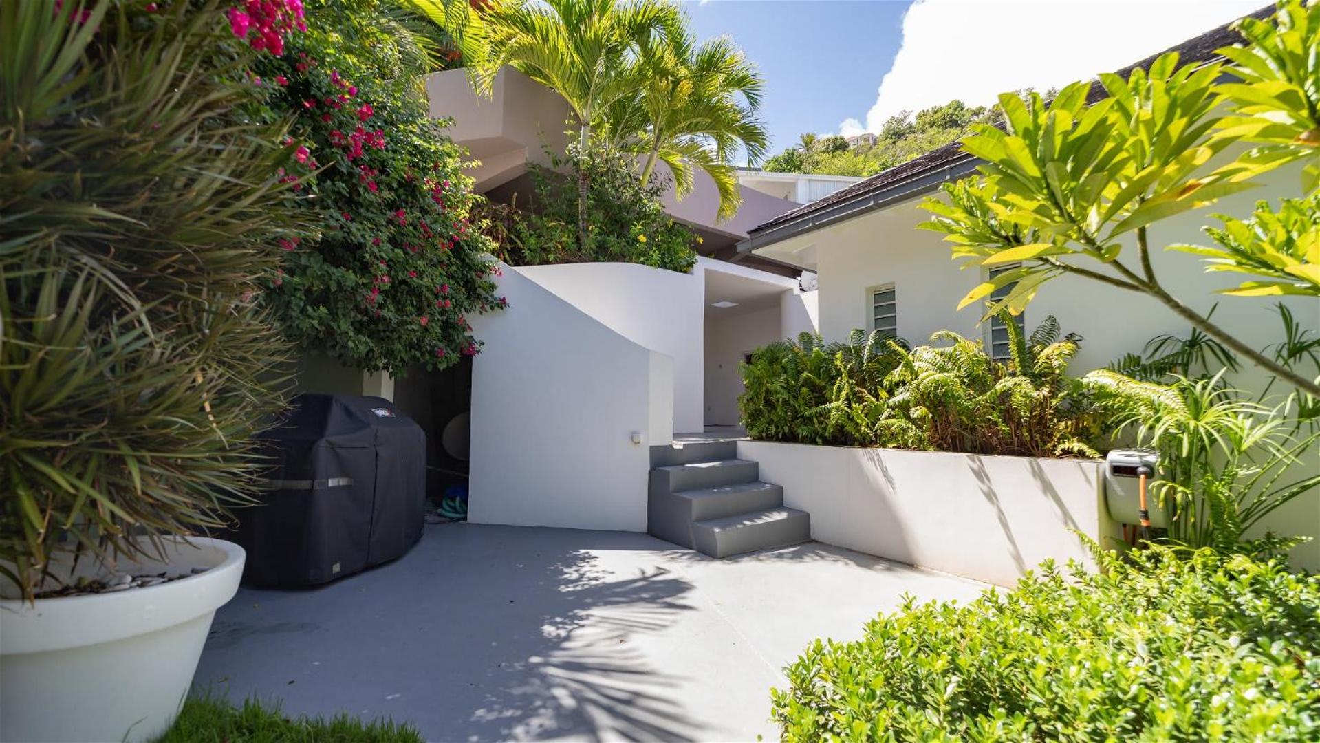 Warm villa furnished with refinement