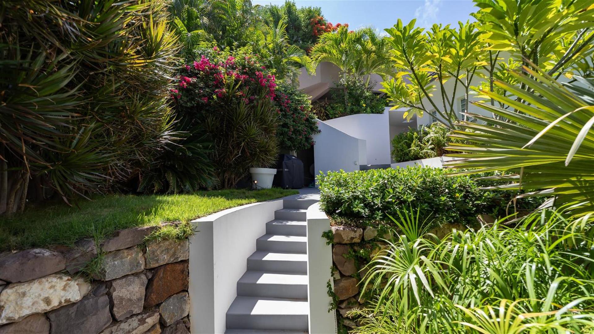 Warm villa furnished with refinement