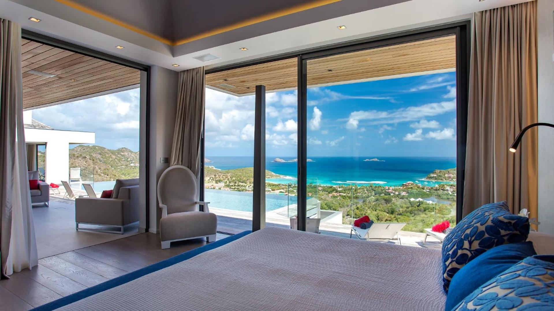 Prestigious Villa with a Splendid View