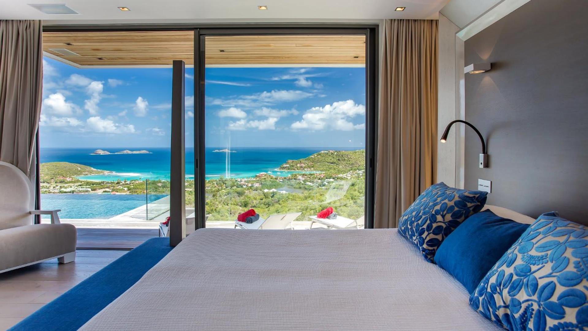 Prestigious Villa with a Splendid View