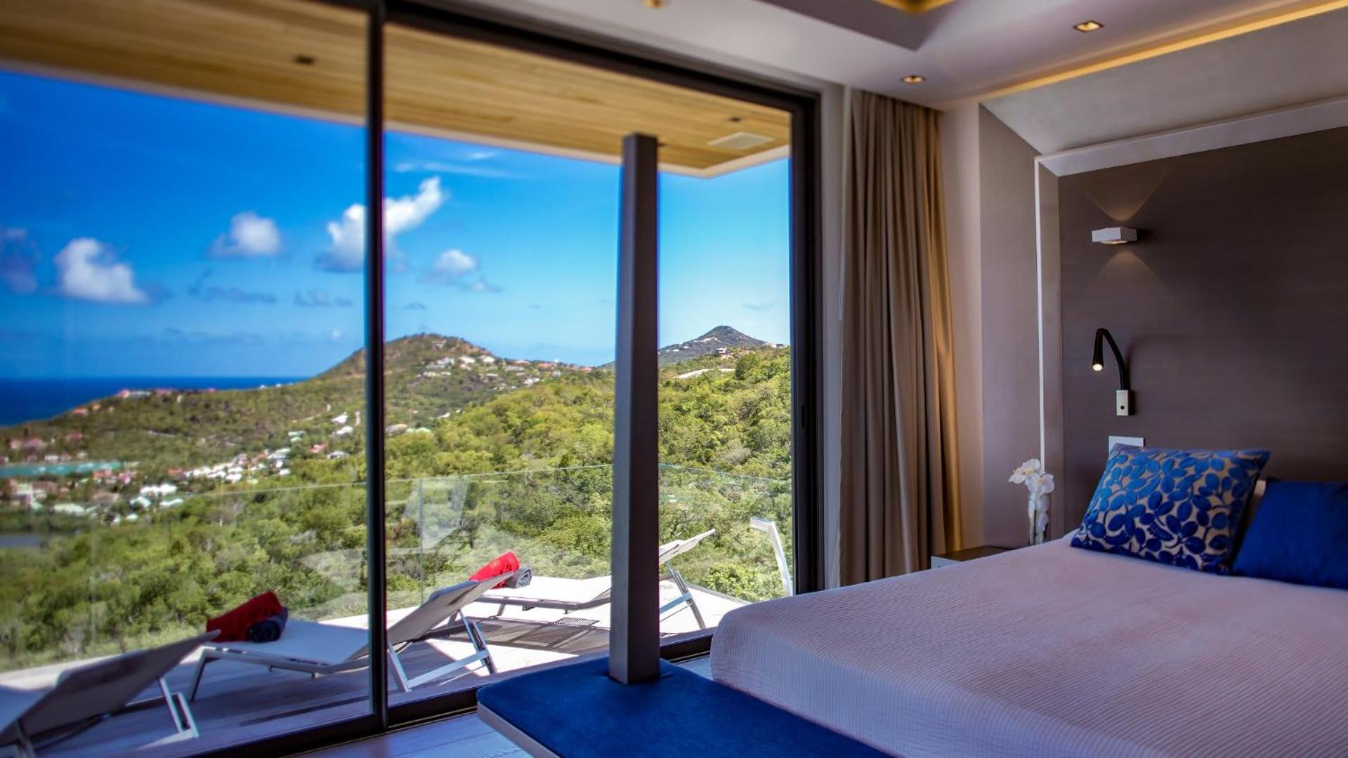 Prestigious Villa with a Splendid View